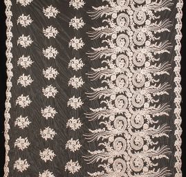 Krajka bordurová výšivka na tylu květy pudrová 