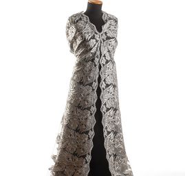 Krajka bordurová na tylu květy šedá