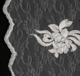 Krajka bordurová na tylu květy šedá