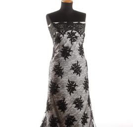 Krajka na vzorovém tylu vzor květin černá