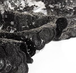 Krajka na vzorovém tylu vzor květin černá