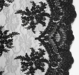 Krajka na vzorovém tylu vzor květin černá