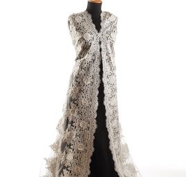 Krajka na tylu výšivka vzor květin slonová kost