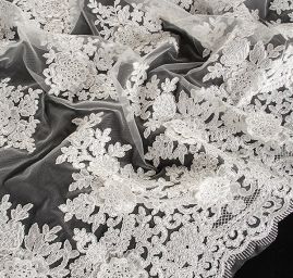 Krajka na tylu výšivka vzor květin slonová kost