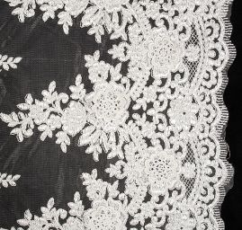 Krajka na tylu výšivka vzor květin slonová kost