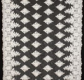 Krajka na tylu výšivka vzor květin slonová kost