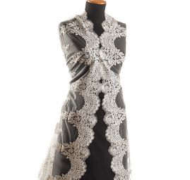 Krajka na tylu výšivka květiny slonová kost