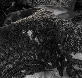 Krajka na tylu černá