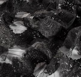 Krajka na tylu černá