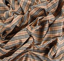 Košilová látka kostky béžová se vzorem burberry