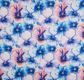 Saténová látka tisk velké květy macešky modré