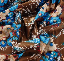 Látka na šaty polyester květiny hnědá