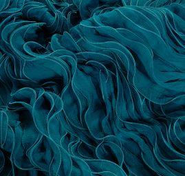 Efektní tyl s volány tyrkysové barvy