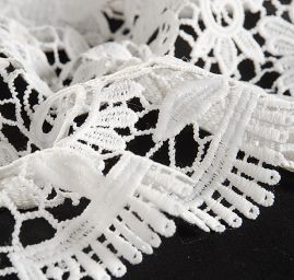 Krajka hrubá velké květy slonová kost