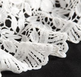 Hrubá krajka velký květ slonová kost