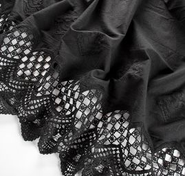 Bavlněná látka doplněna hrubou krajkou černá