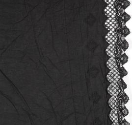 Bavlněná látka doplněna hrubou krajkou černá