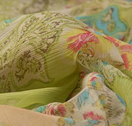 Šifon plise květinový motiv a paisley vzor