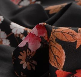 Viskozová šatová látka jemná růžové květy