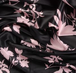 Hedvábný satén vzor květů starorůžvé barvy/černá