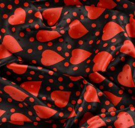 Hedvábný krepdešín červená srdíčka na černém