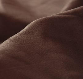 Pravá useň jehnětina tmavě hnědá