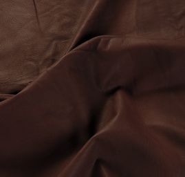 Pravá useň jehnětina tmavě hnědá