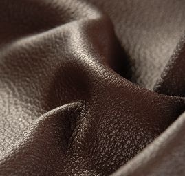 Pravá useň kozina s výraznější kresbou líce tm.hnědá