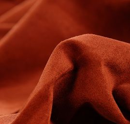 Pravá useň jehnětina semiš skořicová