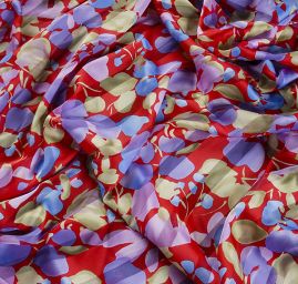 Satén šifon květinový vzor červenomodrý