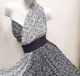 Viskozová šatovka drobný květ bíločerná