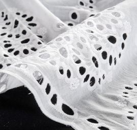 Krajka madeira vzor velký květ bílá