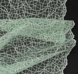 Krajka geometrický vzor vlnek pistáciová