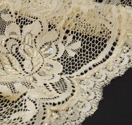 Krajka korálky, rokajl a flitry béžové barvy