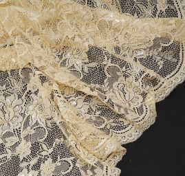 Krajka korálky, rokajl a flitry béžové barvy