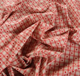 Bavlněná látka tisk motiv kostiček/srdíček červená/režná
