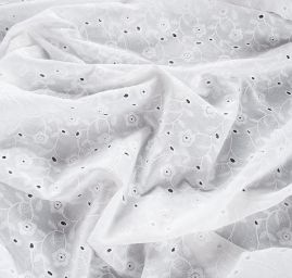 Krajka madeira vzor pnoucích se květů