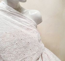 Krajka madeira vzor pnoucích se květů