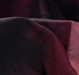 Riflovina pružná batika červenočerná