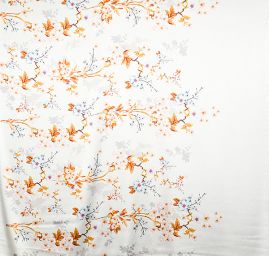 Atlas kimono variace pnoucích květů slonová kost