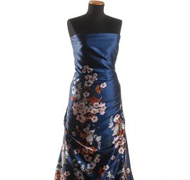 Atlas kimono variace pnoucích květů tm. modrá