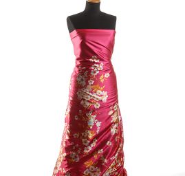 Atlas kimono variace pnoucích květů růžová