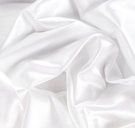 Pružný satén lomený bílý