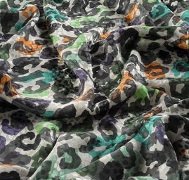 Hedvábný atlas abstraktní zvířecí vzor