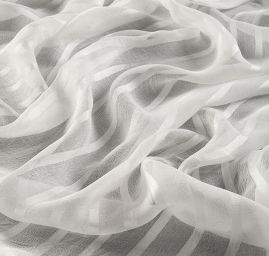 Šifon jemný s atlasovým proužkem lomená bílá