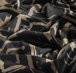 Hedvábný atlas geometrický vzor