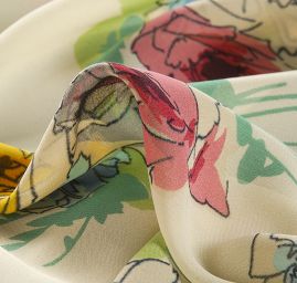 Žrožetšifon pružný květinový vzor vanilkový