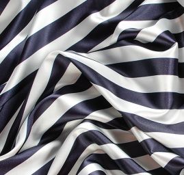 Atlas proužky fialová/bílá