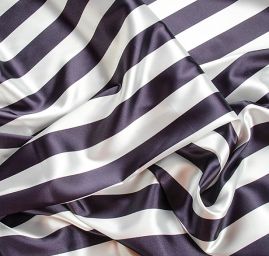 Atlas vzor proužek fialová/bílá