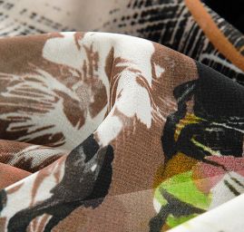 Žoržet vzor květin/fantazie hnědá